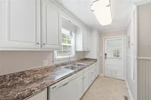 1504 Overbrook Rd, Burlington, NC 27215 - Photo 10