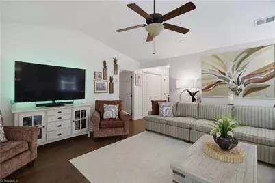 24 Collwood Court, Greensboro, NC 27409 - Photo 4