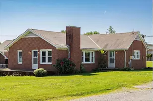 820 Suncrest Orchard Rd, North Wilkesboro, NC 28659 - Photo 2