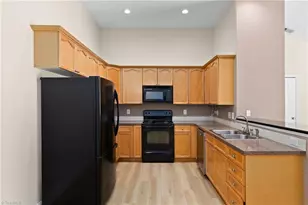 4752 Tatton Park Cir, Winston-Salem, NC 27103 - Photo 10