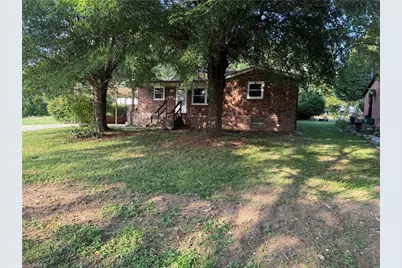 612 School Street, Walnut Cove, NC 27052 - Photo 1