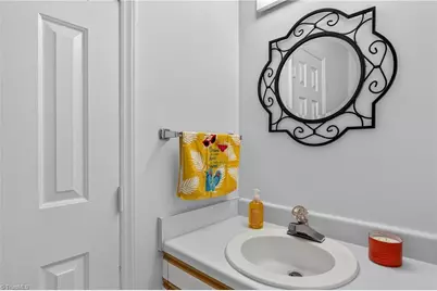 3932 New Garden, Greensboro, NC 27410 - Photo 20