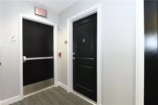 201 N Elm St, Greensboro, NC 27401 - Photo 40