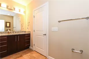 201 N Elm St, Greensboro, NC 27401 - Photo 34