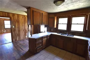 2016 Bertha St, Winston-Salem, NC 27107 - Photo 10