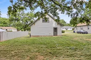 131 Lindbergh St, Winston-Salem, NC 27104 - Photo 2