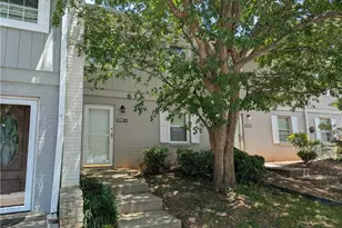 5707 Bramblegate Rd, Greensboro, NC 27409 - Photo 2