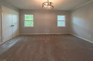 5707 Bramblegate Rd, Greensboro, NC 27409 - Photo 16