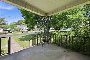 214 Hawthorne Ln, Burlington, NC 27215 - Photo 4