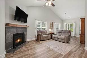 694 W Lee Ave, Yadkinville, NC 27055 - Photo 4