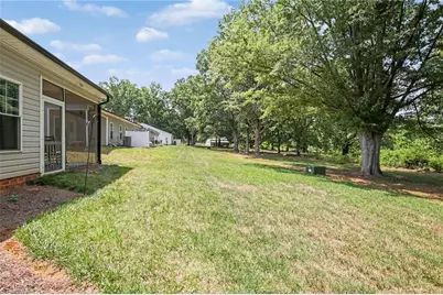 694 W Lee Avenue, Yadkinville, NC 27055 - Photo 20