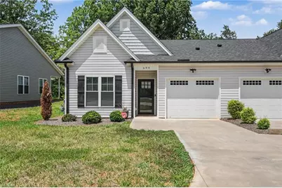 694 W Lee Avenue, Yadkinville, NC 27055 - Photo 2