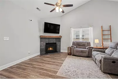 694 W Lee Avenue, Yadkinville, NC 27055 - Photo 4