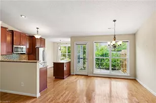 19 Mansfield Cir, Greensboro, NC 27455 - Photo 6