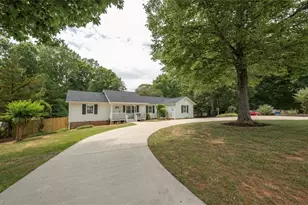8311 Mapleway Ln, Greensboro, NC 27455 - Photo 2