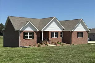 130 Oak Pointe Ln, Wilkesboro, NC 28697 - Photo 4