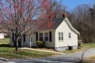 725 Baker St, Reidsville, NC 27320 - Photo 2