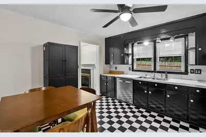 415 Davidson Street, Thomasville, NC 27360 - Photo 12