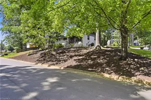 1207 Cliffwood Dr, Greensboro, NC 27406 - Photo 20