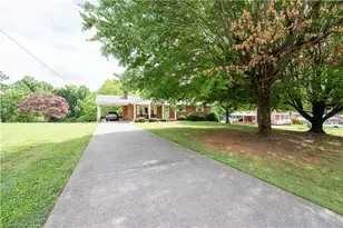 740 Sommerdale Ct, Rural Hall, NC 27045 - Photo 2