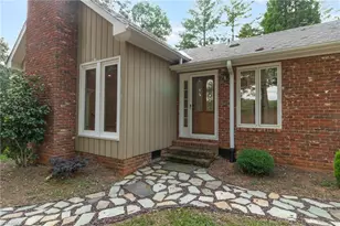 175 Sandtrap Ln, Pilot Mountain, NC 27041 - Photo 4