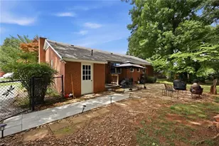 305 Meadowbrook Dr, Burlington, NC 27215 - Photo 24
