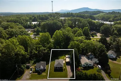 208 Carson Road, Pilot Mountain, NC 27041 - Photo 2