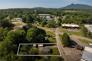 208 Carson Rd, Pilot Mountain, NC 27041 - Photo 4