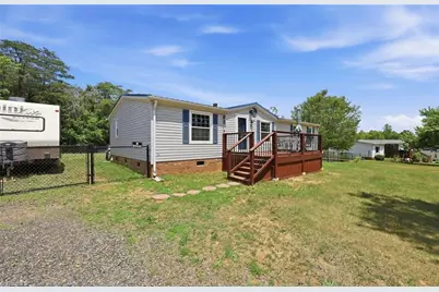 180 B Austin Drive, Eden, NC 27288 - Photo 2