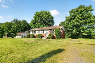2546 Rosemary Dr, Winston-Salem, NC 27105 - Photo 8