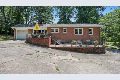 807 E Salisbury Street, Asheboro, NC 27203 - Photo 2