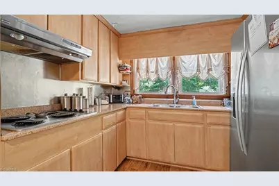 807 E Salisbury Street, Asheboro, NC 27203 - Photo 18