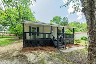 304 Phillips St, Thomasville, NC 27360 - Photo 2