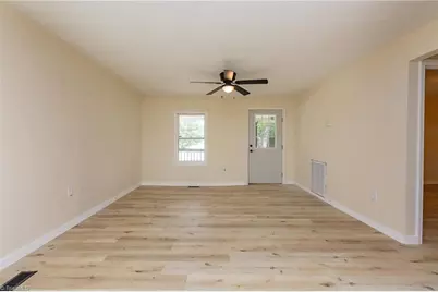 304 Phillips Street, Thomasville, NC 27360 - Photo 10