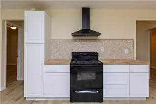 304 Phillips St, Thomasville, NC 27360 - Photo 6