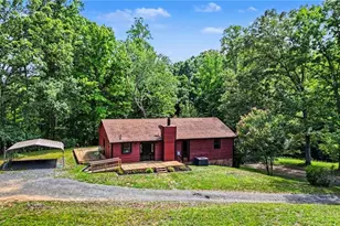 1030 Cross Creek Dr, Walnut Cove, NC 27052 - Photo 2