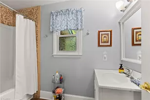 2421 Sandy Ct, Kernersville, NC 27284 - Photo 14