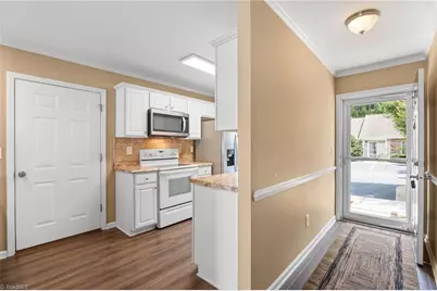 3018 Hyde Place Circle, Winston-Salem, NC 27103 - Photo 8