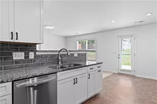 813 Leach Ave, Thomasville, NC 27360 - Photo 10