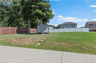 813 Leach Ave, Thomasville, NC 27360 - Photo 32