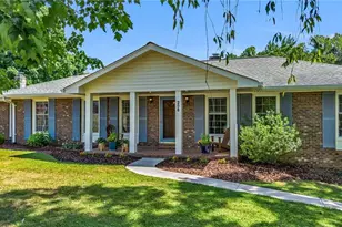 208 Raven Green St, Wilkesboro, NC 28697 - Photo 2