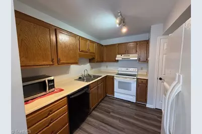 729 Shelby Drive #B, Greensboro, NC 27409 - Photo 8