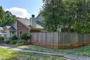 2627 Cottage Pl, Greensboro, NC 27455 - Photo 20