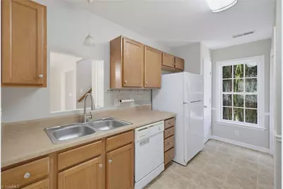 4712 Summerlyn Place Drive, Kernersville, NC 27284 - Photo 14