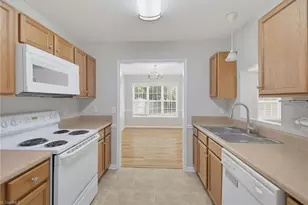 4712 Summerlyn Pl Dr, Kernersville, NC 27284 - Photo 16