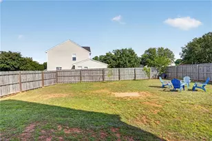 1033 Quinlan Dr, Greensboro, NC 27406 - Photo 12
