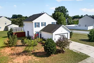 1033 Quinlan Dr, Greensboro, NC 27406 - Photo 2