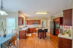 3221 Peninsula Dr, Jamestown, NC 27282 - Photo 6