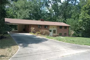 606 Willowmoore Ave, Thomasville, NC 27360 - Photo 2