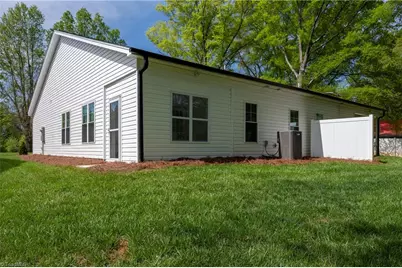 710 W Lee Avenue, Yadkinville, NC 27055 - Photo 20